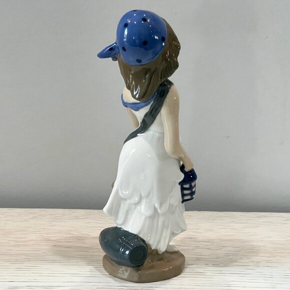 Vintage Casades Pirate Girl Porcelain Figurine - Picture 5 of 7